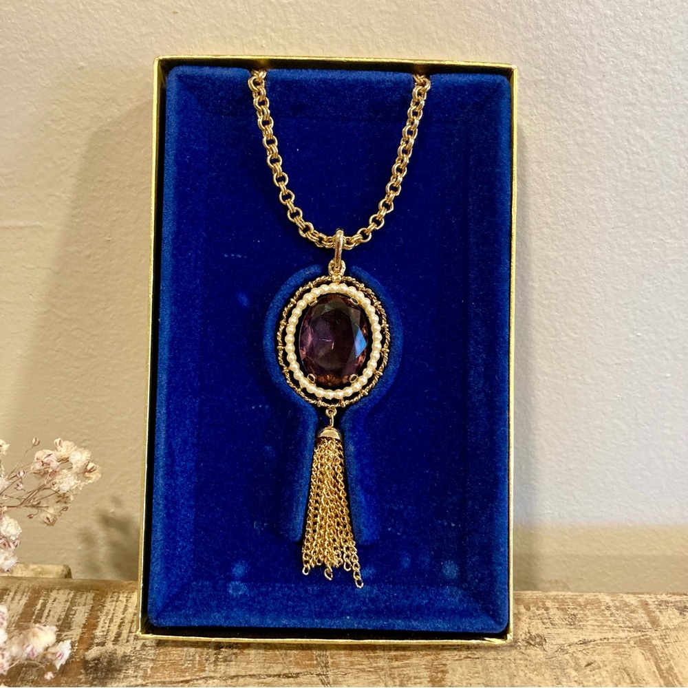 1972 Avon Fashion Accents Purple Pendant with Gold Tone Necklace 30”